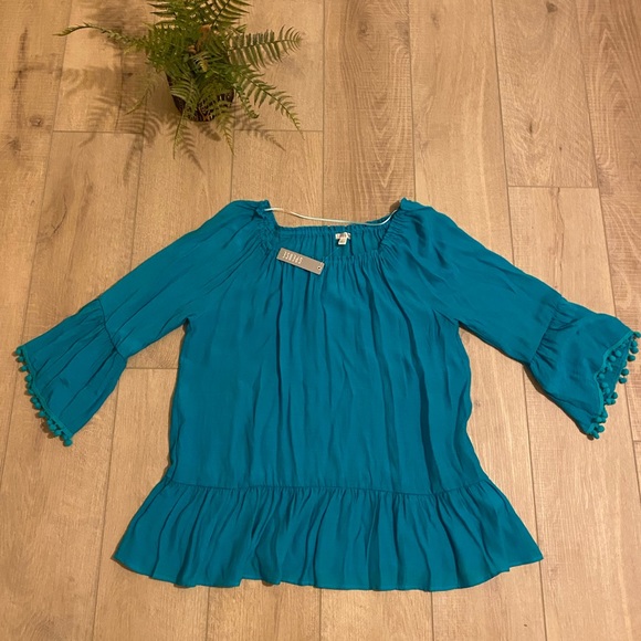 -NWT! Women’s flowy blouse size L so cute! - Picture 1 of 2